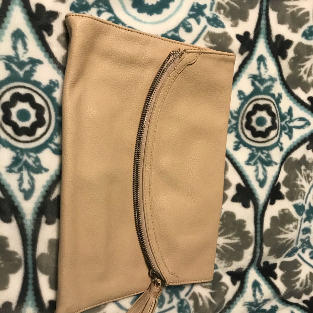 Tan clutch